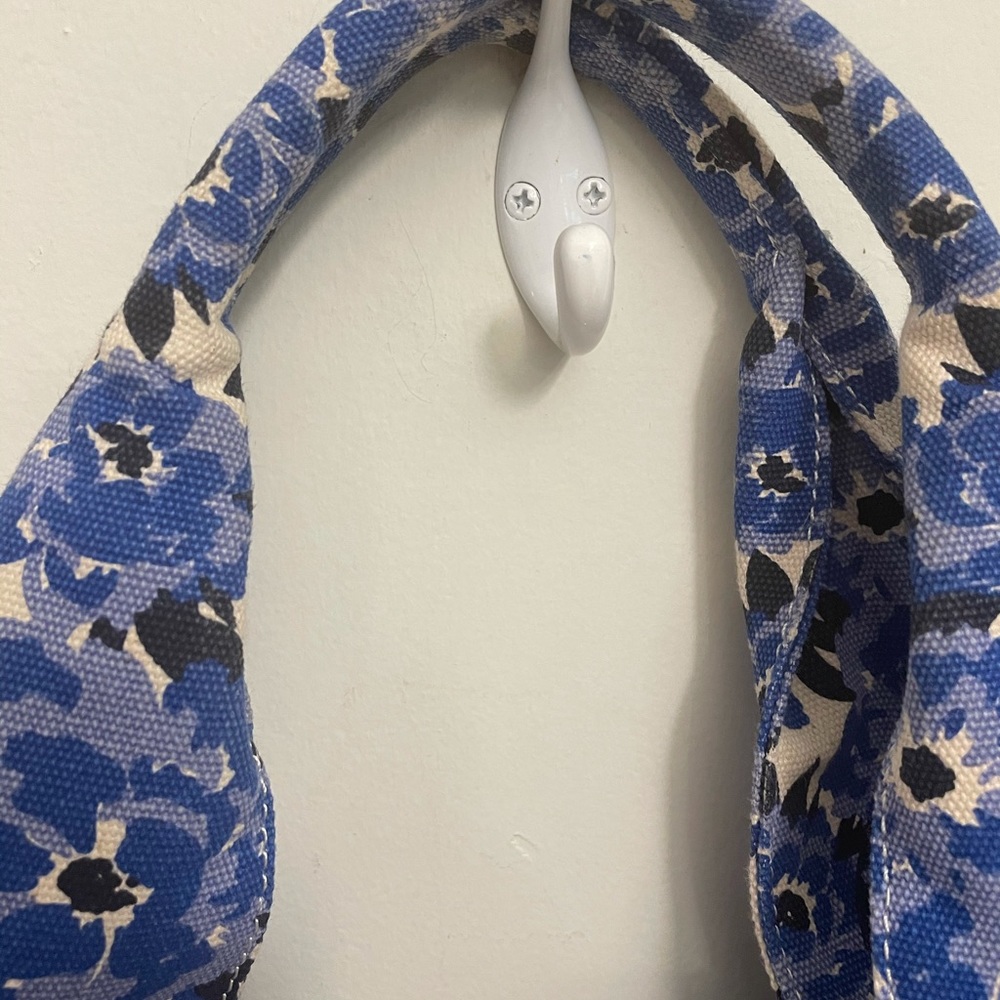 Tommy Hilfiger Blue and White Floral Canvas Bag EUC - Picture 7 of 12